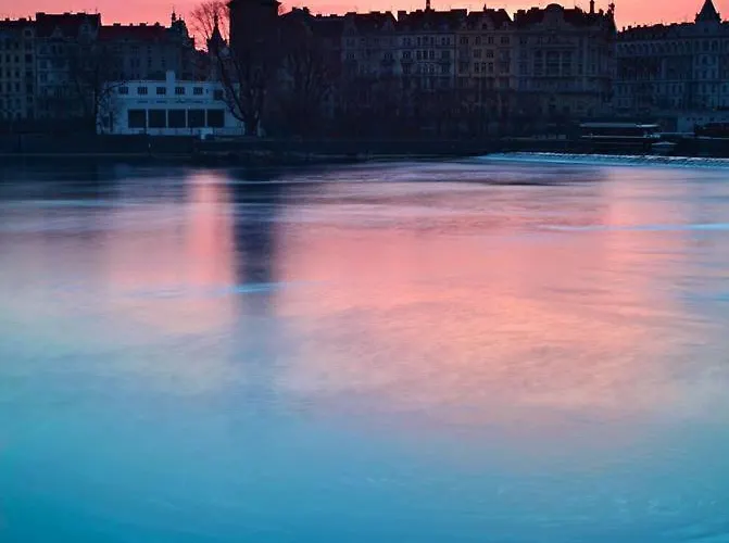 Small Sunny Park View Lägenhet