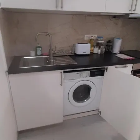 Small Sunny Park View * Prague