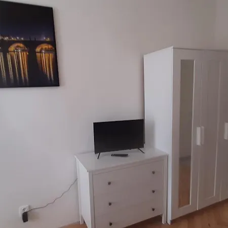 Small Sunny Park View * Prague