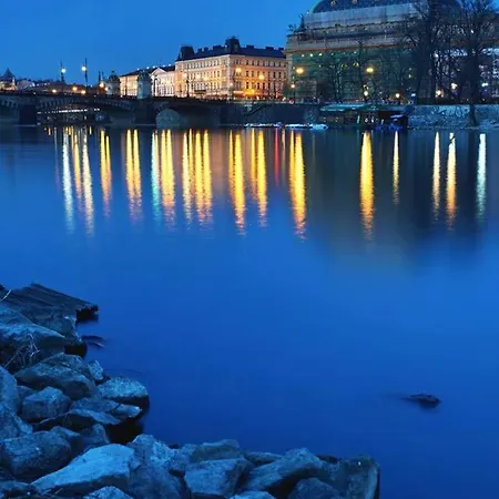 Small Sunny Park View *