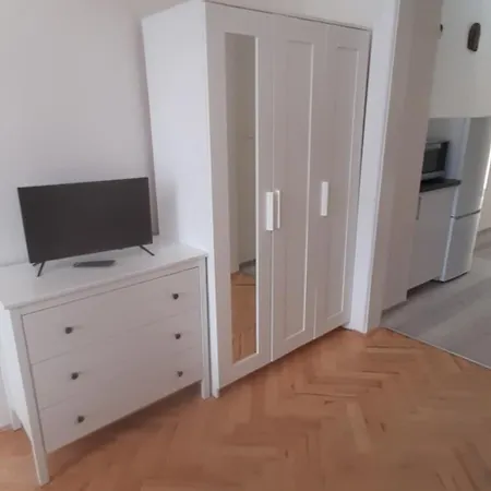 Small Sunny Park View * Prague