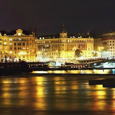 Apartment Small Sunny Park View Prague