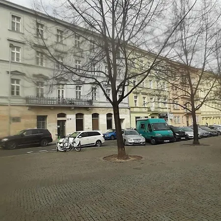 Small Sunny Park View Apartment