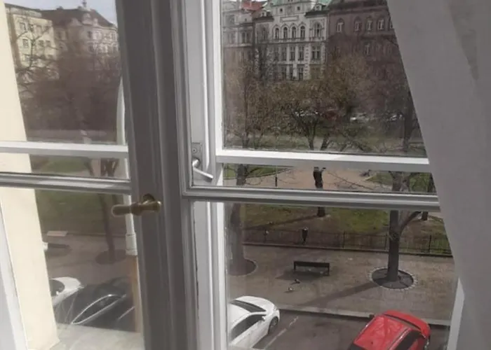 Small Sunny Park View Apartment *